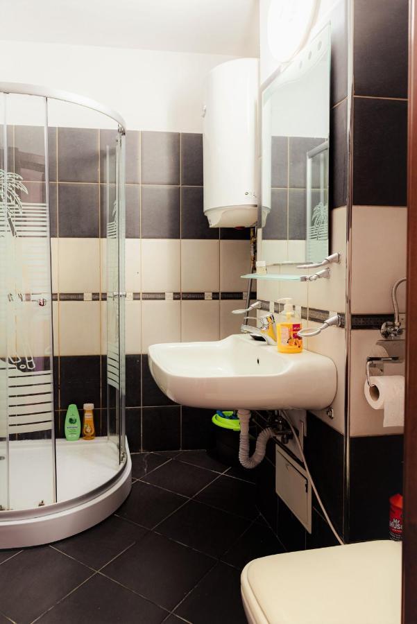 בוקרשט Parliament Marriott Unirii Square 5 Bedrooms Luxury Apartment Old Town מראה חיצוני תמונה