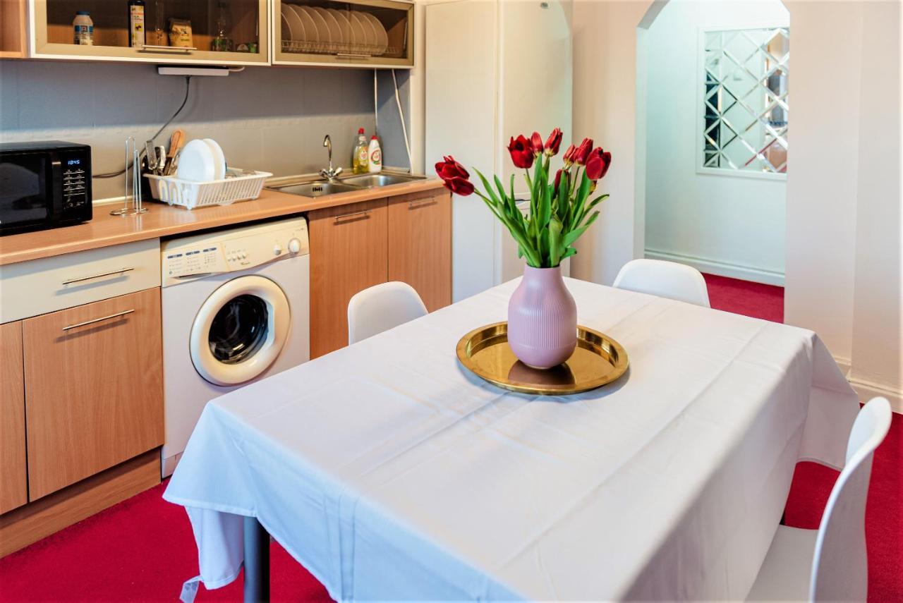 בוקרשט Parliament Marriott Unirii Square 5 Bedrooms Luxury Apartment Old Town מראה חיצוני תמונה